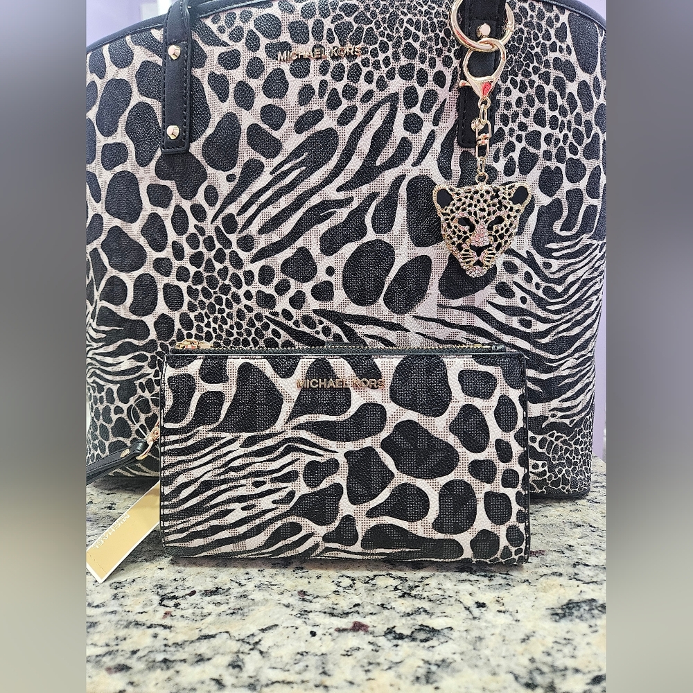 Michael Kors Carter 2 PC Tote SET -  NWT - Picture 13 of 15